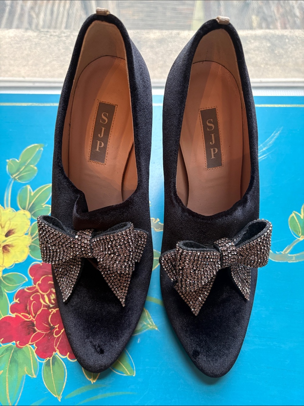 🪩🖤SJP by Sarah Jessica Parker Black Velvet with Crystal Bow 🪩🖤